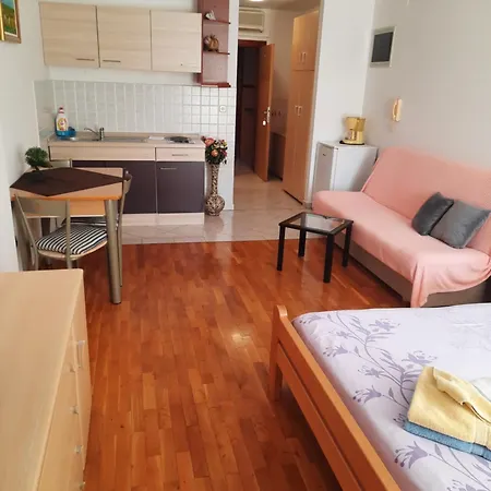 Apartment Loryene *