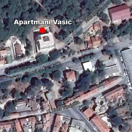 Loryene Apartment *